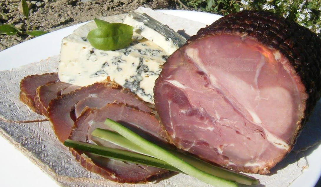 Badsturøkt kjøtt fra Brattlia Økegård 