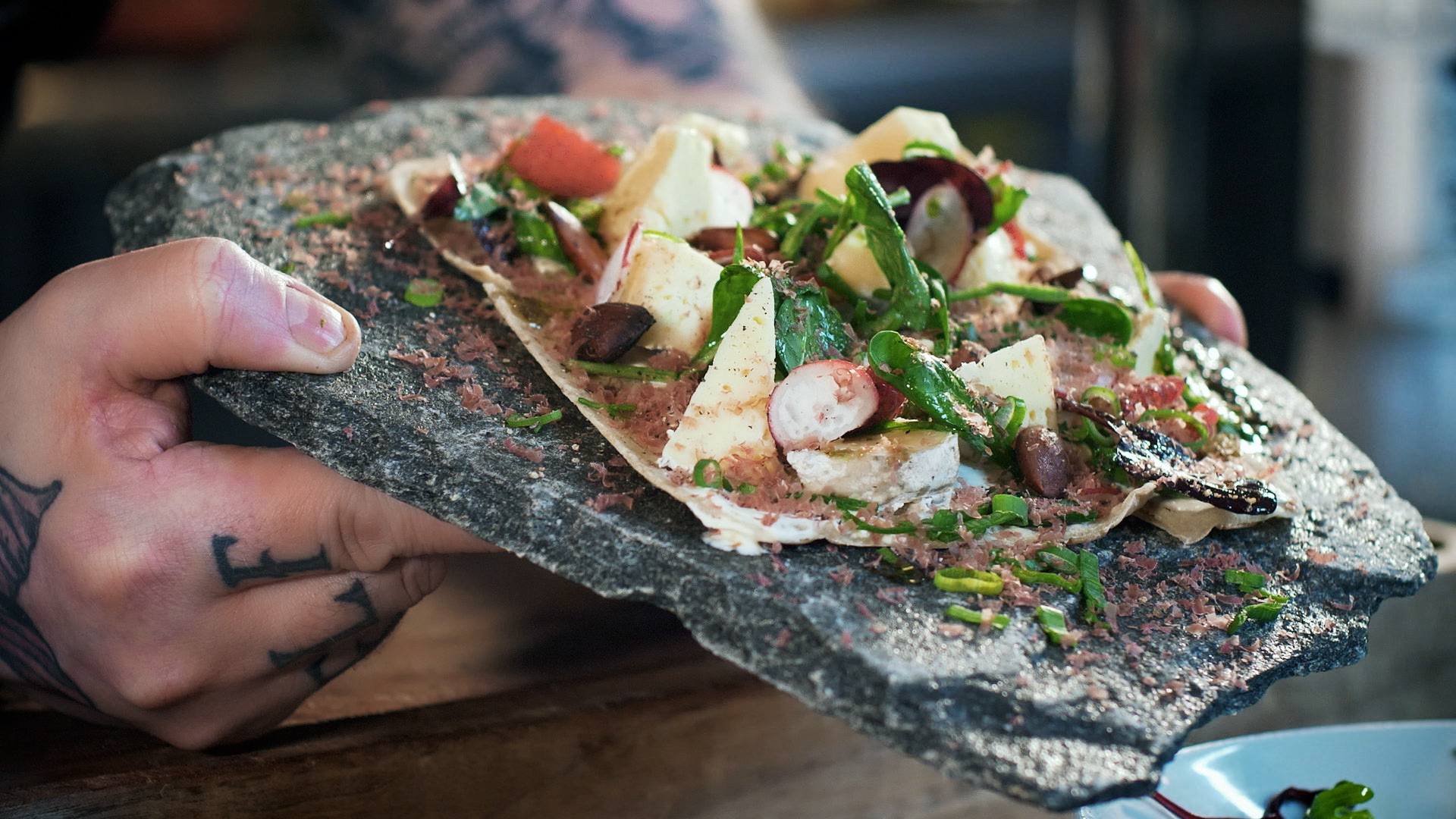 Revet reinsdyrkjøtt i lefse