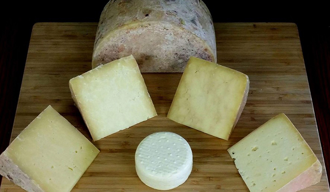 Produkter fra Hindrum Gårdsysteri 