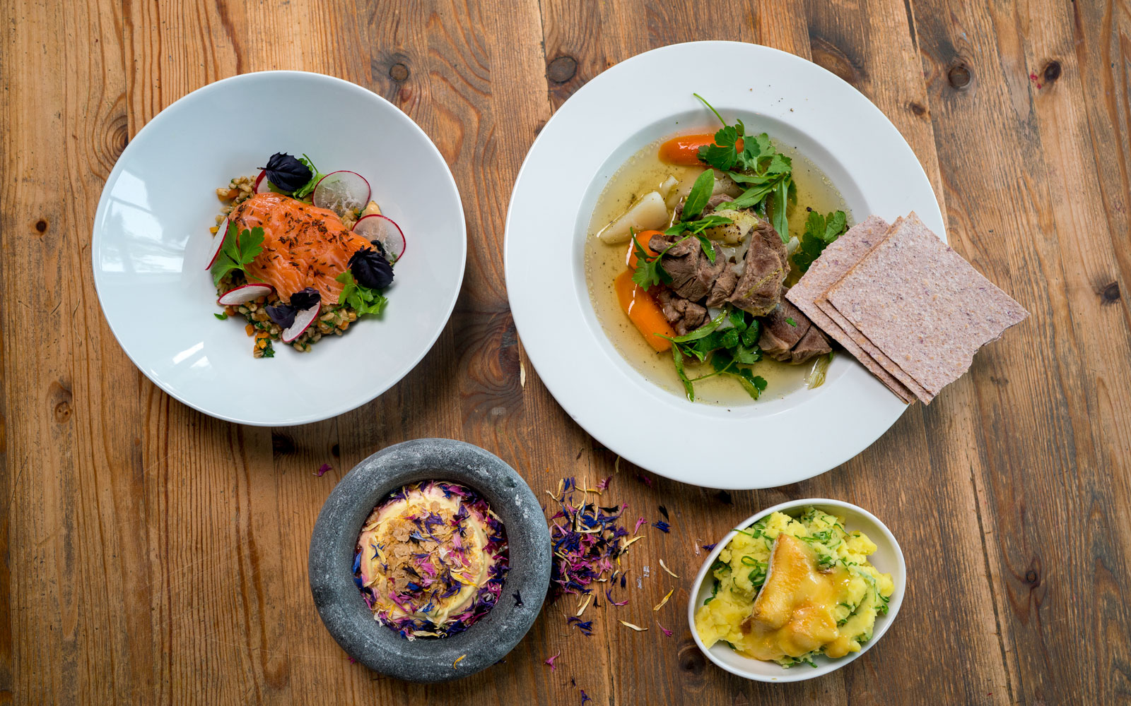 Trøndersk Festmåltid: Gravet Laks til forrett